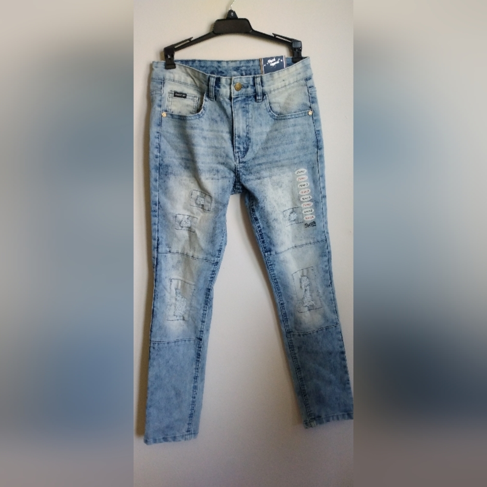 Distressed Blue Skinny Jeans with Vintage Appeal